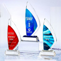 Usine en gros K9 Trophée en cristal vierge Prix personnalisé gravé au laser Design classique Bouclier en verre de cristal Prix pour les souvenirs