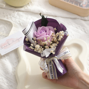 Nuevas Flores <span class=keywords><strong>de</strong></span> Jabón Hechas a Mano con Rosas y Claveles Preservados para el <span class=keywords><strong>Día</strong></span> <span class=keywords><strong>de</strong></span> San Valentín, <span class=keywords><strong>Día</strong></span> del Maestro, Graduación, Navidad y <span class=keywords><strong>Acción</strong></span> <span class=keywords><strong>de</strong></span> <span class=keywords><strong>Gracias</strong></span> - Product Image 5