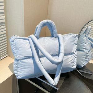 Sac fourre-tout unisexe élégant et décontracté, style simple, à porter à l'épaule ou sous le bras, effet nuage, brillant, imperméable, doux, durable, avec fermeture éclair en nylon - Product Image 1