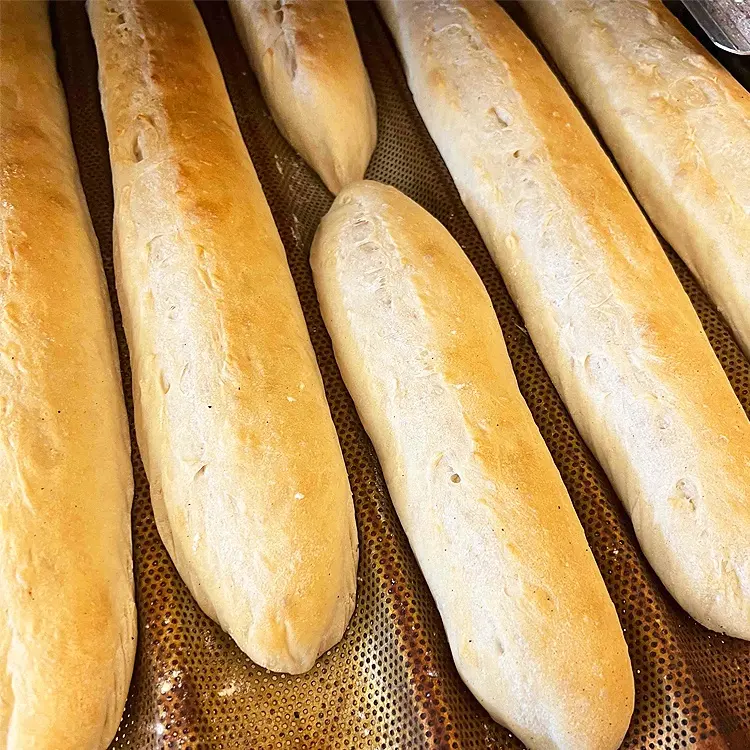 आटा खमीर के साथ प्रामाणिक फ्रेंच बेकरी स्वाद के लिए उत्तम किण्वन: हमारे तत्काल सूखे खमीर को अपने बैगूएट रेसिपी में जोड़ें