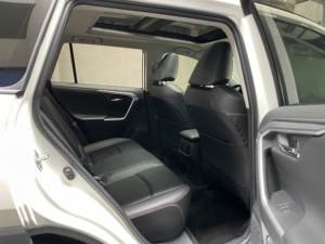 SUV Toyota RAV-4 Essence Intégral (AWD) Haut de Gamme 2020 Disponible en Stock en Chine – Véhicule d'<span class=keywords><strong>Occasion</strong></span> - Product Image 5