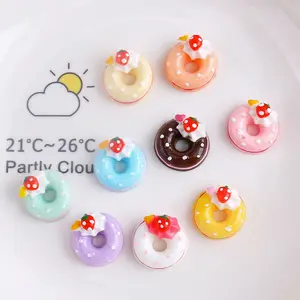 Yiwu wintop 사용자 정의 만든 18mm 시뮬레이션 플랫 백 라운드 딸기 도넛 수지 매력 열쇠 고리