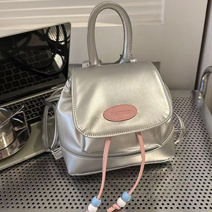 Sac à dos en cuir PU bicolore pour femme avec poignée supérieure convertible et décoration de bouton Sac convertible à la mode - Product Image 1