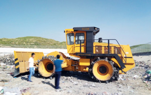 Nouveau compacteur de déchets pour décharge sanitaire, bulldozer à ordures, rouleau compresseur vibrant avec moteur et composants principaux de la pompe pour utilisation en décharge - Product Image 3