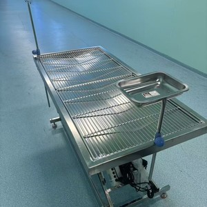 Table d'opération vétérinaire 1,4 m électrique réglable avec plateau de toilette pour chirurgie canine certifiée CE - Product Image 4