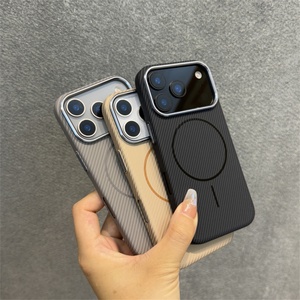 Funda Protectora Magnética Delgada con Textura de Fibra de Carbono para iPhone 17 Pro Max, Color Negro - Product Image 2