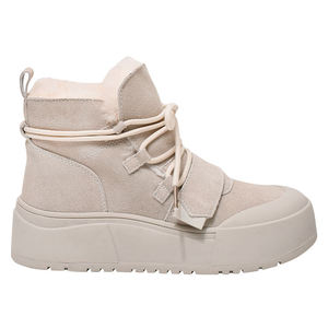 Botas de nieve clásicas de cuero beige - Product Image 3