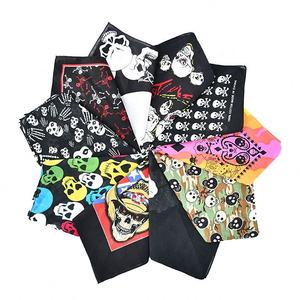 Bandanas carrés avec logo personnalisé 100% coton Halloween crâne imprimé Paisley pour femmes style de rue Hip Hop multifonctionnel - Product Image 1