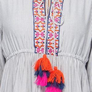 Vestido de Lino OEM de Verano, Estilo Boho, con Bordado Floral-Geométrico, Vestido de Algodón Mini con Capas y Borlas - Product Image 5