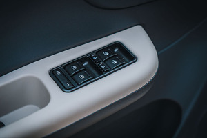 LHD <span class=keywords><strong>2</strong></span>-Seater แฮทช์แบคไฟฟ้า<span class=keywords><strong>3</strong></span>ประตูรถยนต์แม่เหล็กถาวรมอเตอร์ซิงโครนัสเทคโนโลยีพลังงานใหม่สำหรับรถยนต์ - Product Image 2