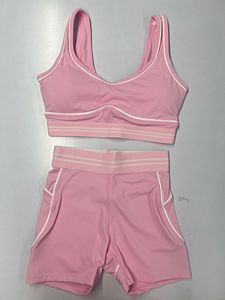 ชุดออกกำลังกายผู้หญิงสองชิ้น ดีไซน์หรูทันสมัย เสื้อโยคะแบบเวสต์ บราออกกำลังกาย กางเกงขาสั้นเอวสูง ผ้าสเตรช ชุดฟิตเนส ชุดออกกำลังกาย - Product Image 4