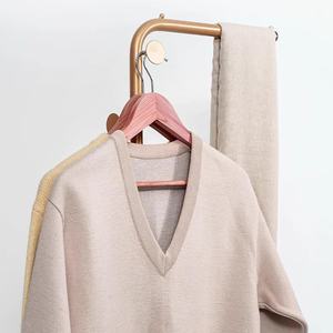 Perchas de Cedro Aromático, Perchas de Madera Roja Natural, Logotipo Personalizado, Precio de Fábrica al por Mayor, con Muescas, Barra para Pantalones, Traje, Abrigo, Camisa - Product Image 5