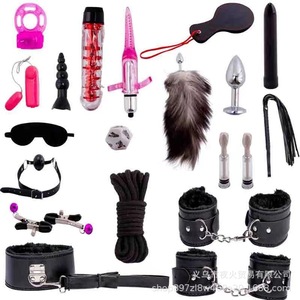 Ensemble de 20 pièces en cuir peluche pour bondage et jeux érotiques SM pour femmes, vente en gros. - Product Image 1