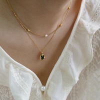 Collier unisexe tendance en acier inoxydable plaqué or 18 carats avec pendentif perle baroque géométrique et chaîne à maillons – Cadeau personnalisé