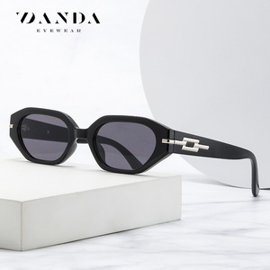 Gafas de Sol DANDA 6504 UV400 Unisex con Armazón Pequeño y Moderno - Product Image 1