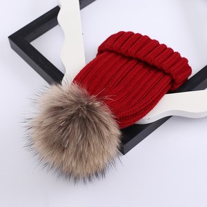 Moda mamma e io cappelli lavorati a maglia di colore abbinati con grande pelliccia di procione pompon addensare caldo cappello invernale per bambini - Product Image 5