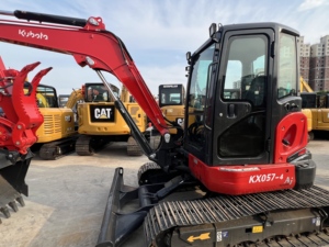 Mini-excavatrice Kubota KX057-4 d'occasion, importée d'origine, petite pelle de 5,5 tonnes, bon état sans réparation majeure, stock disponible. - Product Image 2