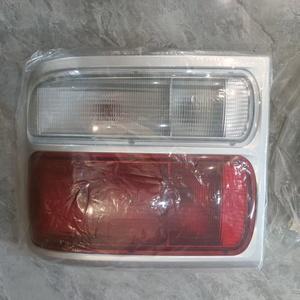 <span class=keywords><strong>Feu</strong></span> arrière standard pour bus Toyota Coaster, non chromé, lentille rouge transparente, remplacement OEM, côté gauche et droit - Product Image 1