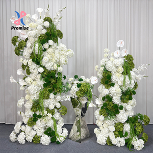 Arche florale en soie réaliste faite à la main, tons blancs et verts, pour mariages, anniversaires et célébrations de la rentrée scolaire - Product Image 1