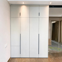Armoire avec poignées, style minimaliste rustique, MDF blanc, chambre à coucher scandinave, noyer moderne