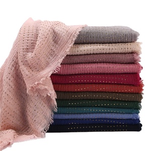 Hijab de algodón musulmán para mujer, Hijab de perforación en caliente con borla lisa, 29 colores disponibles - Product Image 2