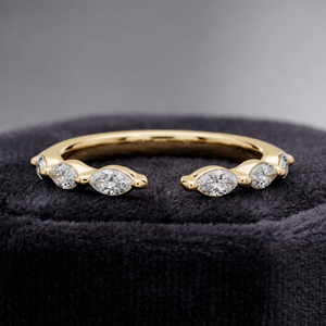 Anillo Abierto de Oro Amarillo de 14K con Diamante Cultivado en Laboratorio con Corte Marquesa, Media Alianza de Boda para Mujer - Product Image 4