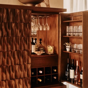 Mueble Bar de Madera Tallado a Mano con Base de Travertino, Mueble para Almacenamiento de Vino con Estante para Copas, Mueble para Licores de Diseño - Product Image 2