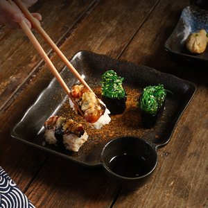 Assiettes carrées japonaises haut de gamme avec soucoupe intégrée, assiette à <span class=keywords><strong>sushi</strong></span> en céramique durable pour restaurants gastronomiques et services de banquet - Product Image 1