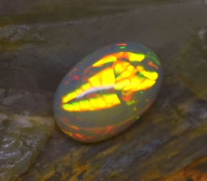 Opale naturelle multicolore de haute qualité, 4,1 ct, 16*11*5,4 mm, cabochon, pierre précieuse en vrac pour la fabrication de bijoux - Product Image 4