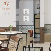 Canapé en cuir moderne en forme de L, ensemble de salle à manger pour café-restaurant, tables en marbre, chaises à dossier en rotin tressé beige