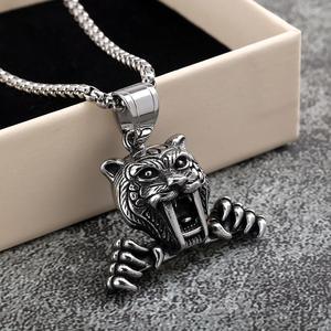 Collar con colgante de animales de acero inoxidable, diseño unisex de tigre y gorila, para combinar con ropa, regalo - Product Image 3