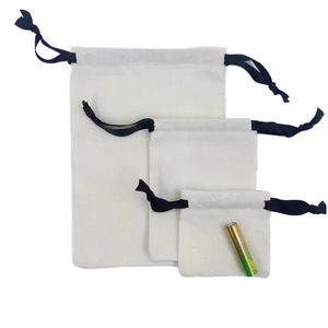 Sac à cordon blanc non tissé de taille moyenne, pochette cadeau avec fermeture à cordon noir - Product Image 2