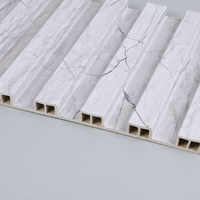 Panneau mural WPC Blanc Marbre Craquelé Cannelé pour Revêtement Mural Salon Fond TV Interlock Résistant à l'Humidité Planches Faciles à Installer