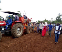Tracteur agricole pas cher monté Tapioca Mandioca Yuca planteur Manioc semis machine à planter Yam pomme de terre Garri semoir manioc planteur