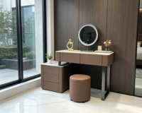 Table de toilette moderne et minimaliste en bois massif avec miroir éclairé et fonction de support, idéale pour chambre à coucher