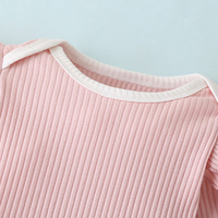 Hete Aanbieding Casual Stijl Baby Setjes Effen Kleur Licht Roze Geribbelde Rompers Baby Kleding Set met Bloemige Broekjes