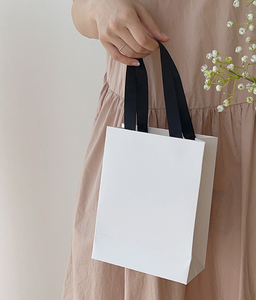 Sac Cadeau de Luxe en Papier Blanc 2026 pour Parfums et Cosmétiques, Sacs de Shopping Beige avec Poignée pour Vêtements, Personnalisable avec Logo - Product Image 4