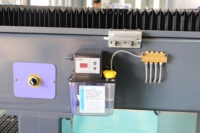 Lame de scie de routeur CNC ATC 1325 pour système de contrôle Syntec équipé de MDF pour la coupe de porte d'armoire avec noyau de moteur à engrenages