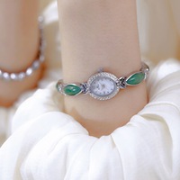 Montre pour femme en quartz médiévale incrustée de jade et de strass, nouvelle collection 2025, luxe et esthétique orientale haut de gamme