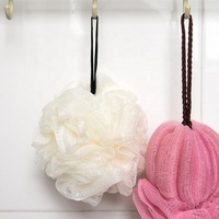 GLOWAY Boule de Bain en Loofah de Couleur Unie avec Support Personnalisé 40G 50G Options Matériau Sûr Éponge de Bain en Maille Exfoliante pour Pouf de Douche