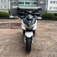 Scooter à essence FORCE 125CC modèle EURO-5 2025 avec boîte arrière, système de refroidissement par eau EFI, freins à disque