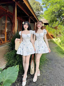 Vestido Blanco y Azul con Mangas Abullonadas y Escote Copa, Hecho en Vietnam, Mini Vestido con Mangas Abullonadas y Decoración con Estampado Floral Azul - Product Image 6