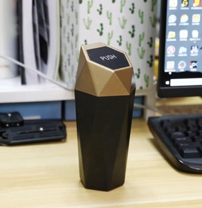 سلة مهملات بلاستيكية جديدة للسيارة مع غطاء، حاوية تخزين للكونسول، سلة قمامة صغيرة للسيارة والمنزل - Product Image 4