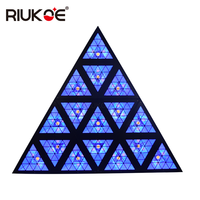 Nouvelle conception 2021 LED 16*30W RGB Triangle rétro Affichage numérique Décoration de scène Effet lumineux DJ