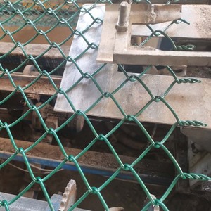 YC 8ft <span class=keywords><strong>9</strong></span> Gauge Galvanisé Diamant Fer Clôture Cyclone Grillage 8 Pied 6 Pied Chainlink Clôture Pvc Enduit Chaîne Maillon Clôture Rouleau - Product Image 4