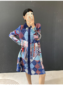 Robe chemise plissée Miyake à col et manches longues, style floral, imprimée, vêtements occidentaux pour femmes, vente en gros en ligne - Product Image 3
