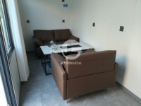Bureau conteneur entièrement meublé, modulaire, préfabriqué, portable, avec circuit électrique complet et décoration