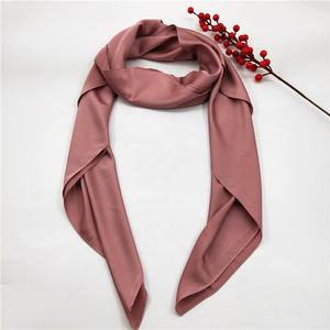 مصنع صيني مورد حجاب حريري سادة لون شال مربع للنساء المسلمات - Product Image 6