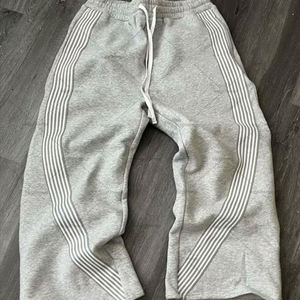 <b>Men's</b> Gray Cotton Sweatpants Elastic Waist Drawstring Side Stripe Casual Loose Fit Midweight Knitted Pants Autumn Style - Product Image 4