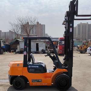 Chariot élévateur à fourche d'occasion très demandé pour 7FD30, mât à 3 étages, levage de 6 m, chariot élévateur japonais, atelier de réparation de machines de haute qualité - Product Image 3